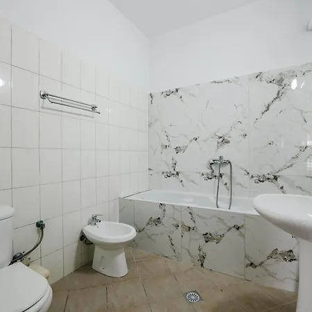 Panorama - Free Rooftop Pool Entry Apartment
