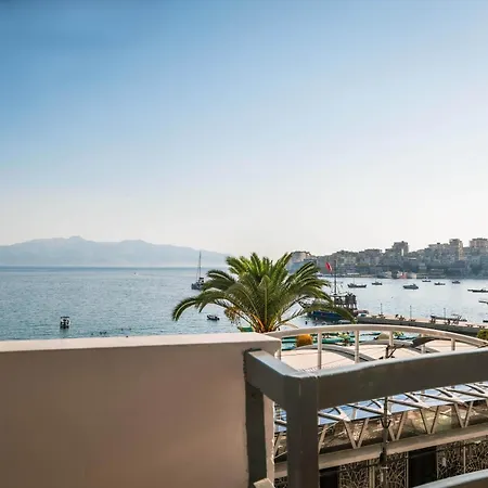 Panorama - Free Rooftop Pool Entry *