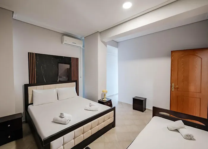 Panorama - Free Rooftop Pool Entry