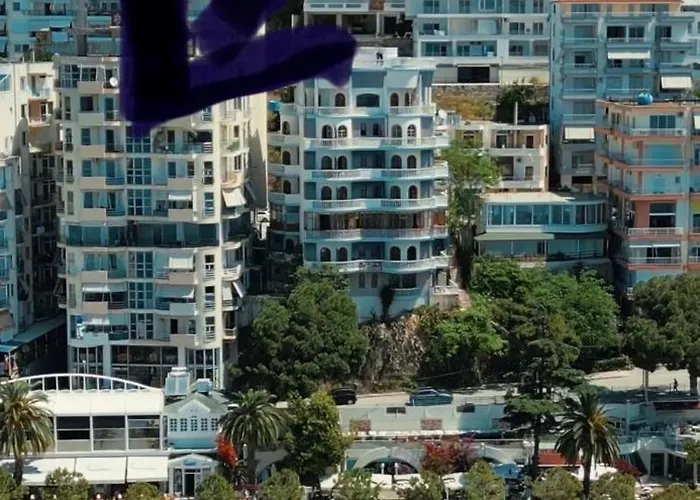 Panorama - Free Rooftop Pool Entry * ساراندا