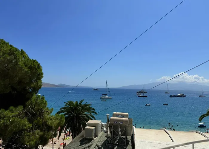 Panorama - Free Rooftop Pool Entry