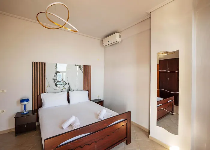 Panorama - Free Rooftop Pool Entry *